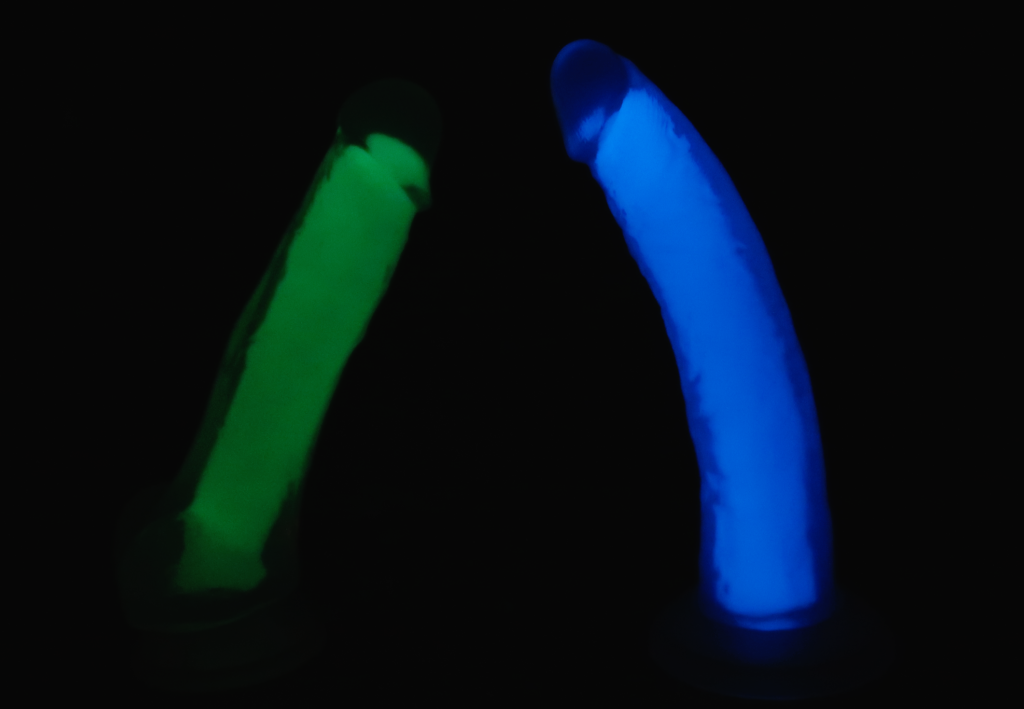 The Neo Elite Glows in green and blue, glowing in the dark.